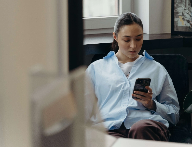 Woman sitting and looking at phone - Cottonbro / Pexels Woman sitting and looking at phone - Cottonbro / Pexels