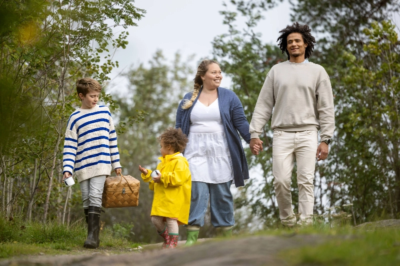 A family walking happily in the forest - Marjaana Malkamäki / Keksi A family walking happily in the forest - Marjaana Malkamäki / Keksi