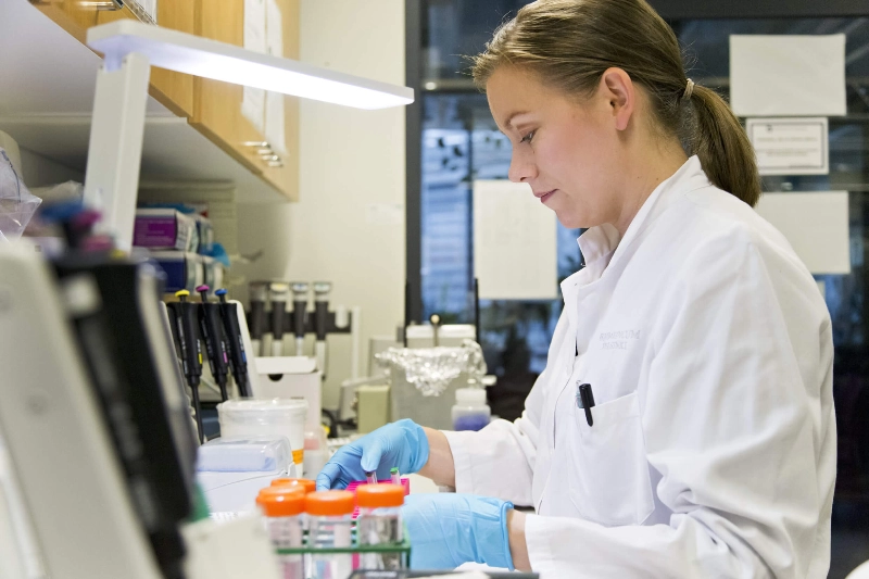 A female scientist works in a laboratory. - Keksi Agency / Helsinki Partners A female scientist works in a laboratory. - Keksi Agency / Helsinki Partners