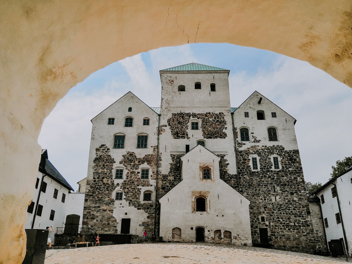 Sunny day at the grand Turku Castle. - Julia Kivelä Sunny day at the grand Turku Castle. - Julia Kivelä